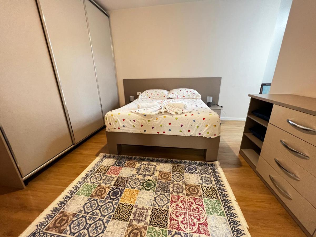 City Centre Apartments Tirana Esterno foto